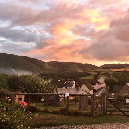 The Royal Oak Inn Dunsford Bagian luar foto