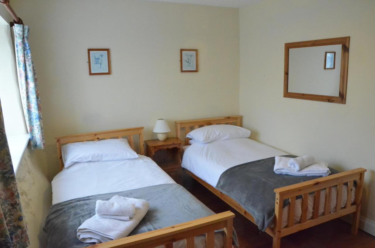 The Royal Oak Inn Dunsford Bagian luar foto