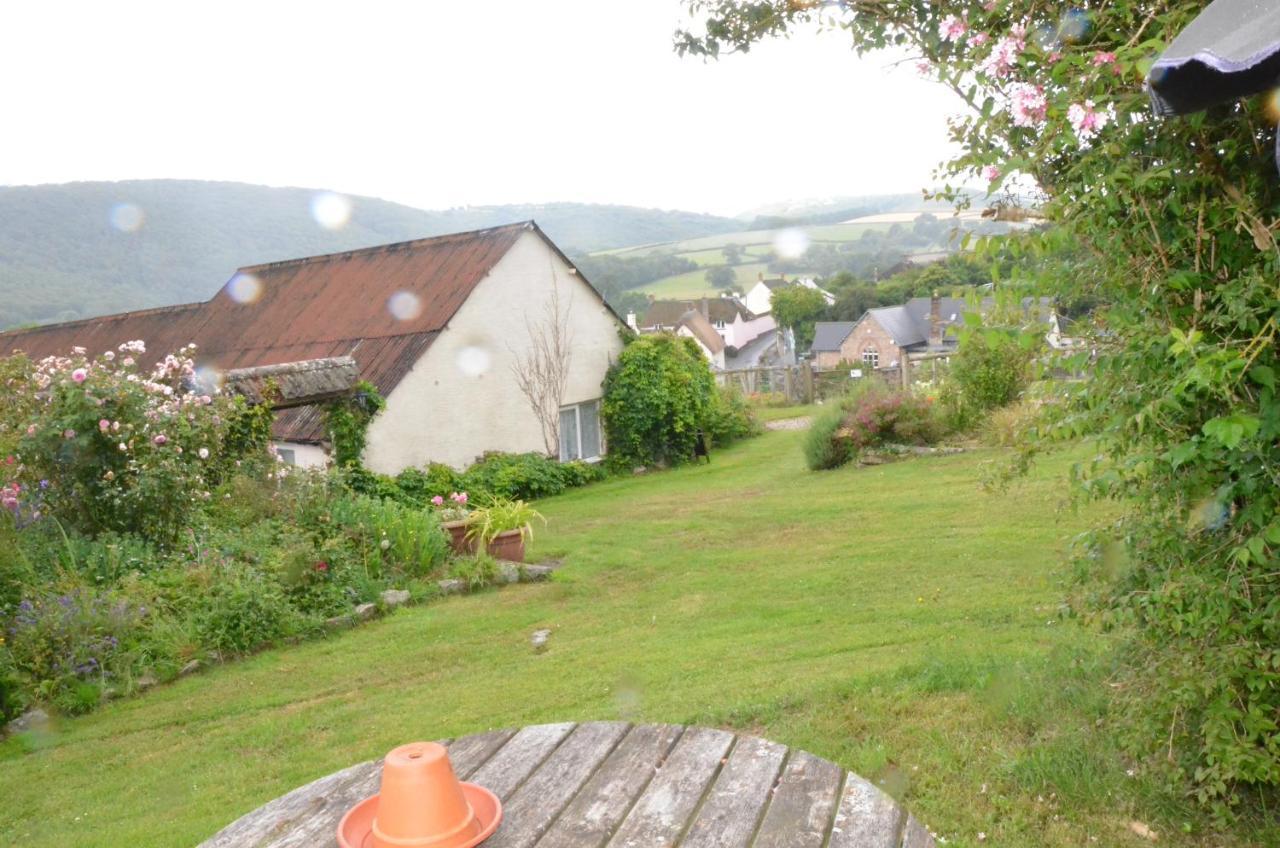 The Royal Oak Inn Dunsford Bagian luar foto