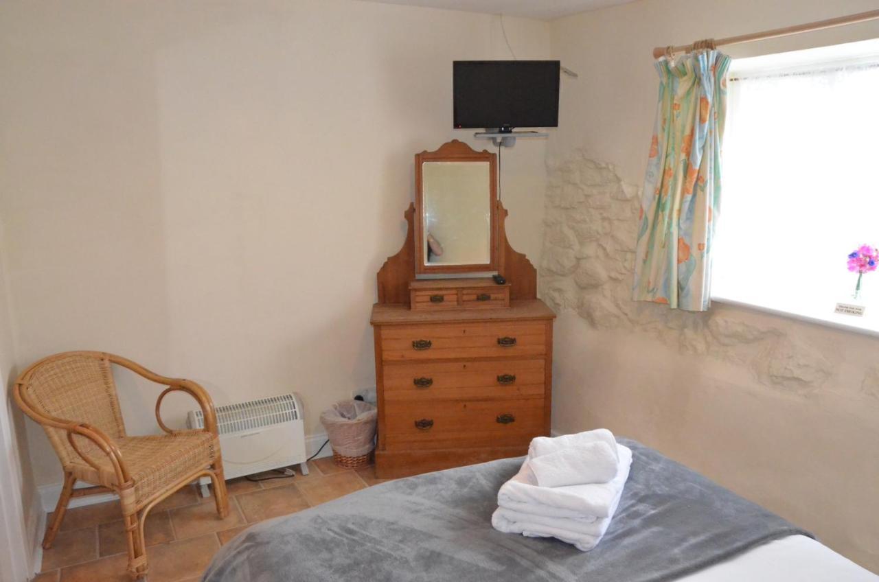 The Royal Oak Inn Dunsford Bagian luar foto