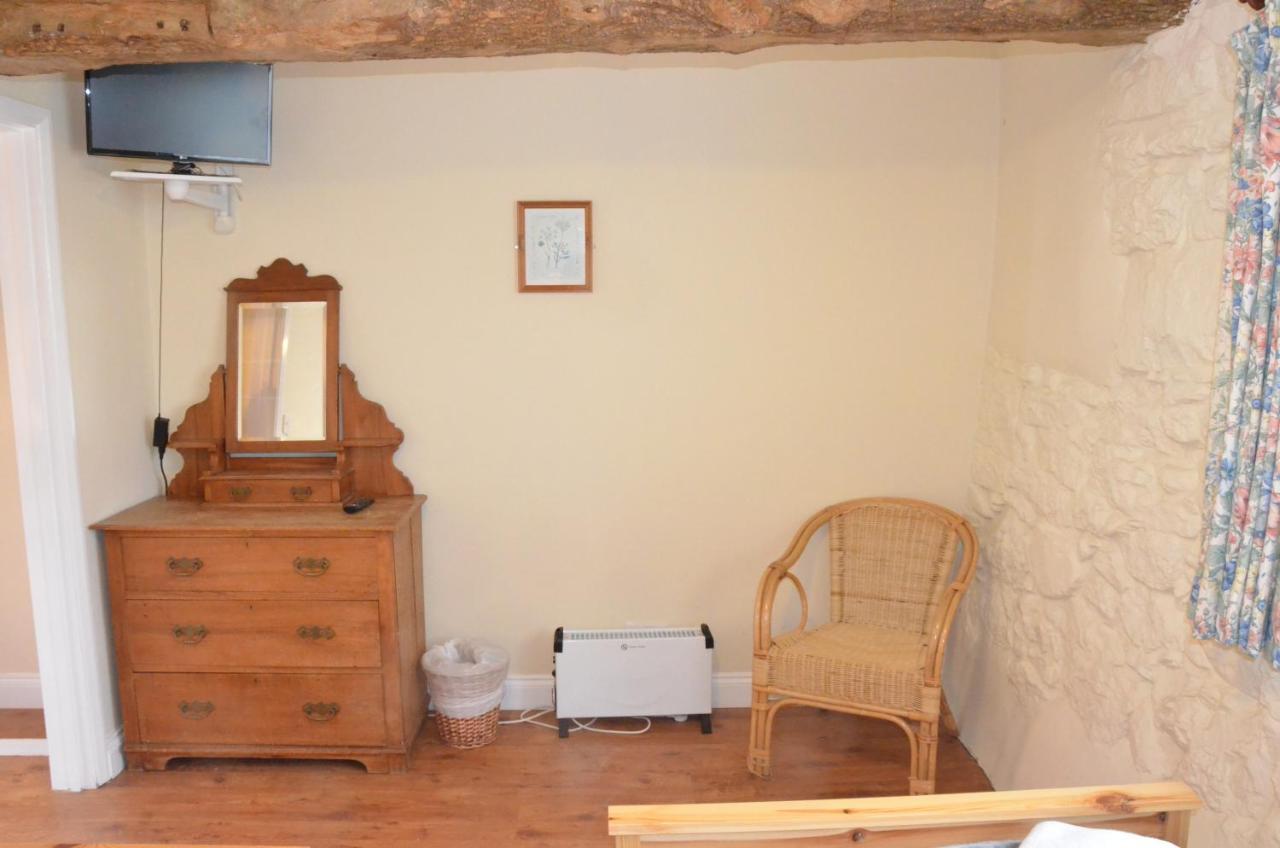 The Royal Oak Inn Dunsford Bagian luar foto