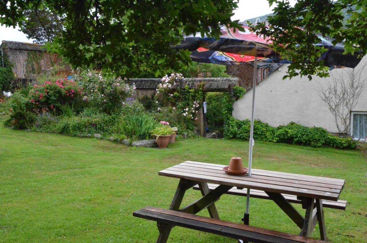 The Royal Oak Inn Dunsford Bagian luar foto