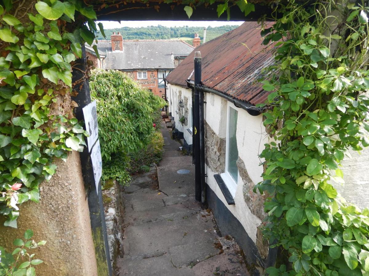 The Royal Oak Inn Dunsford Bagian luar foto